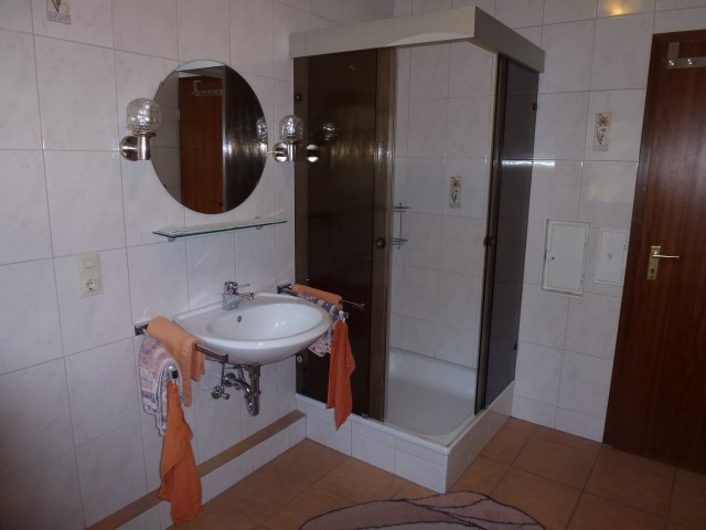 Das "grere" der beiden Schlafzimmer; mit zustzlicher, separater Liege.