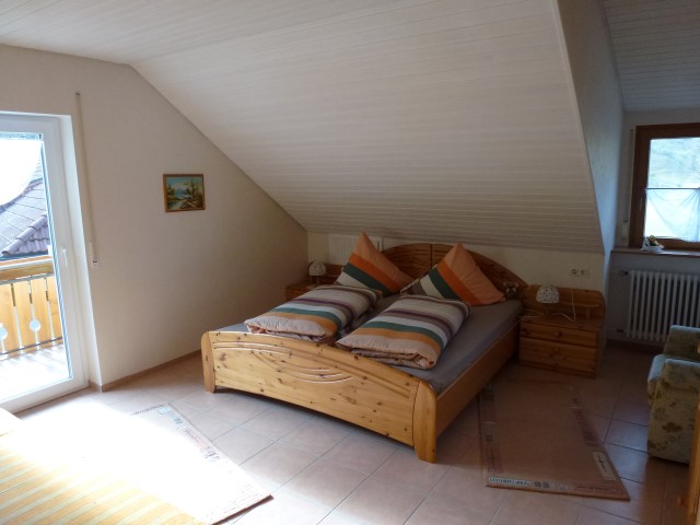 Das "grere" der beiden Schlafzimmer; mit zustzlicher, separater Liege.